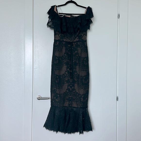 Marchesa Notte Size 4, worn once, dry cleaned - Picture 2 of 3